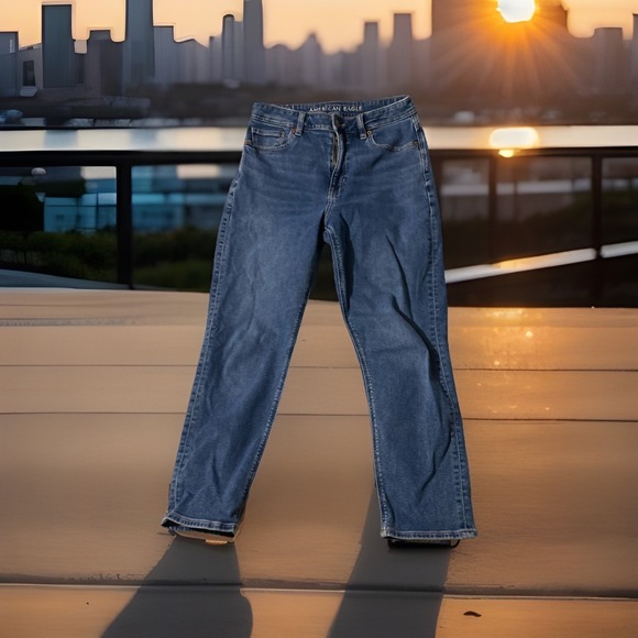 American Eagle Mom Jean High Waisted Tapered Leg Denim Stretch Jeans 6 Reg - Picture 3 of 6